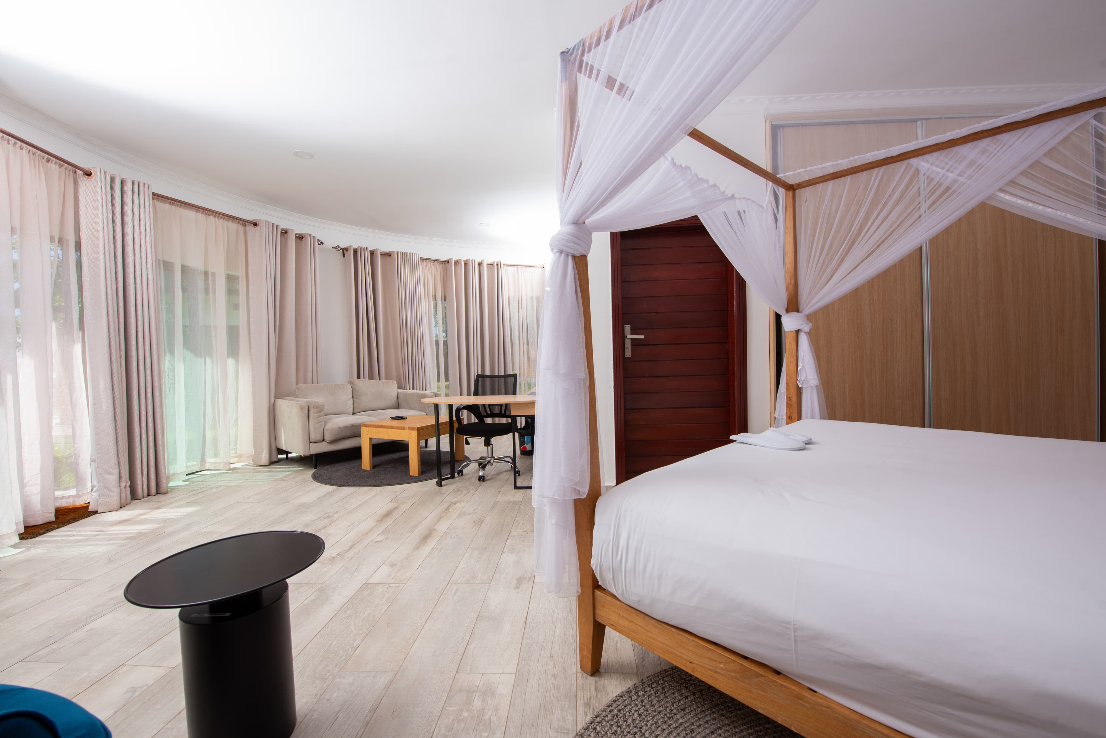 Roundevel Suite